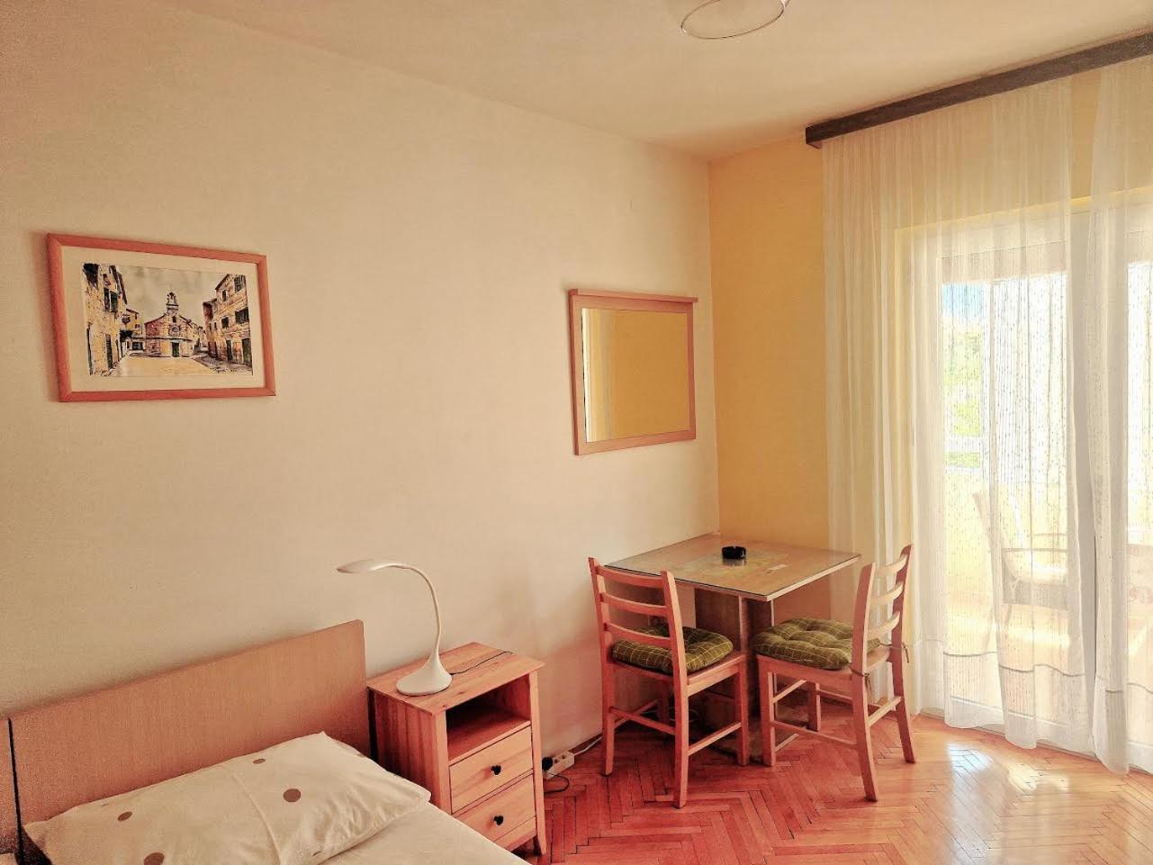 Apartments And Rooms Dobrila 耶尔萨 客房 照片