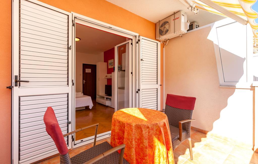 Apartments And Rooms Dobrila 耶尔萨 外观 照片