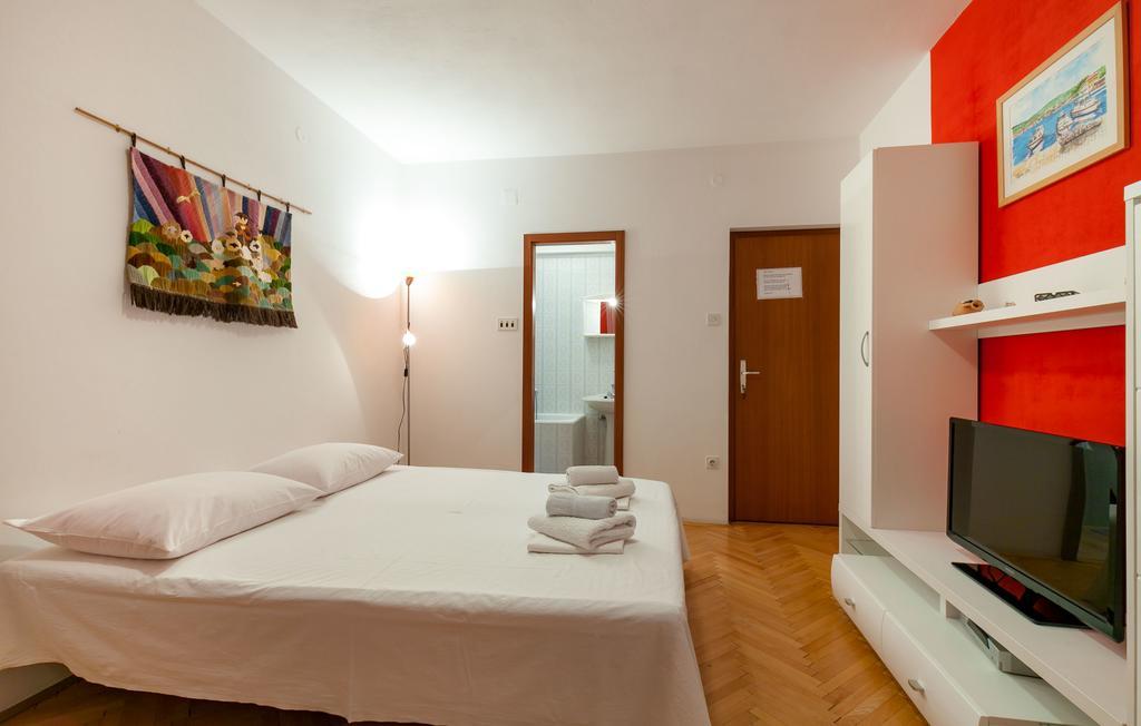 Apartments And Rooms Dobrila 耶尔萨 外观 照片