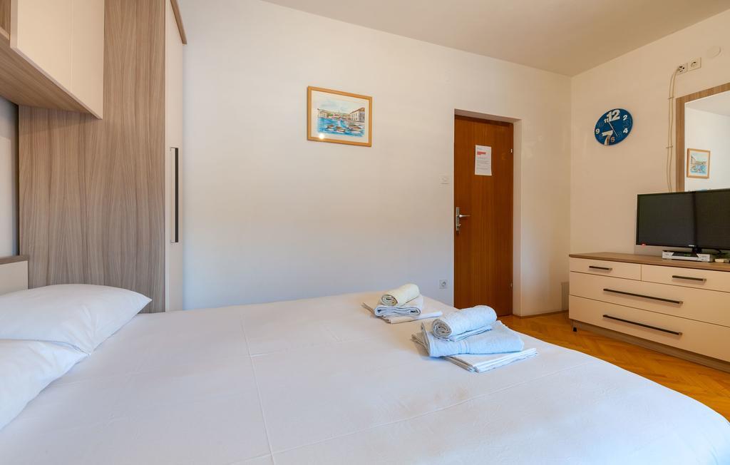 Apartments And Rooms Dobrila 耶尔萨 外观 照片