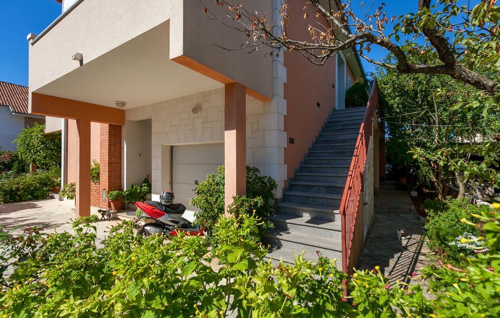 Apartments And Rooms Dobrila 耶尔萨 外观 照片