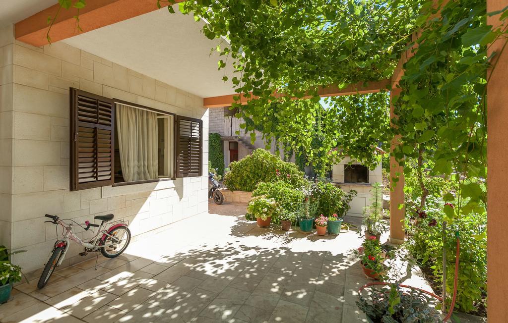 Apartments And Rooms Dobrila 耶尔萨 外观 照片