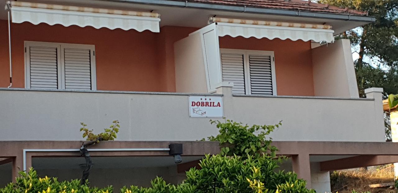 Apartments And Rooms Dobrila 耶尔萨 外观 照片
