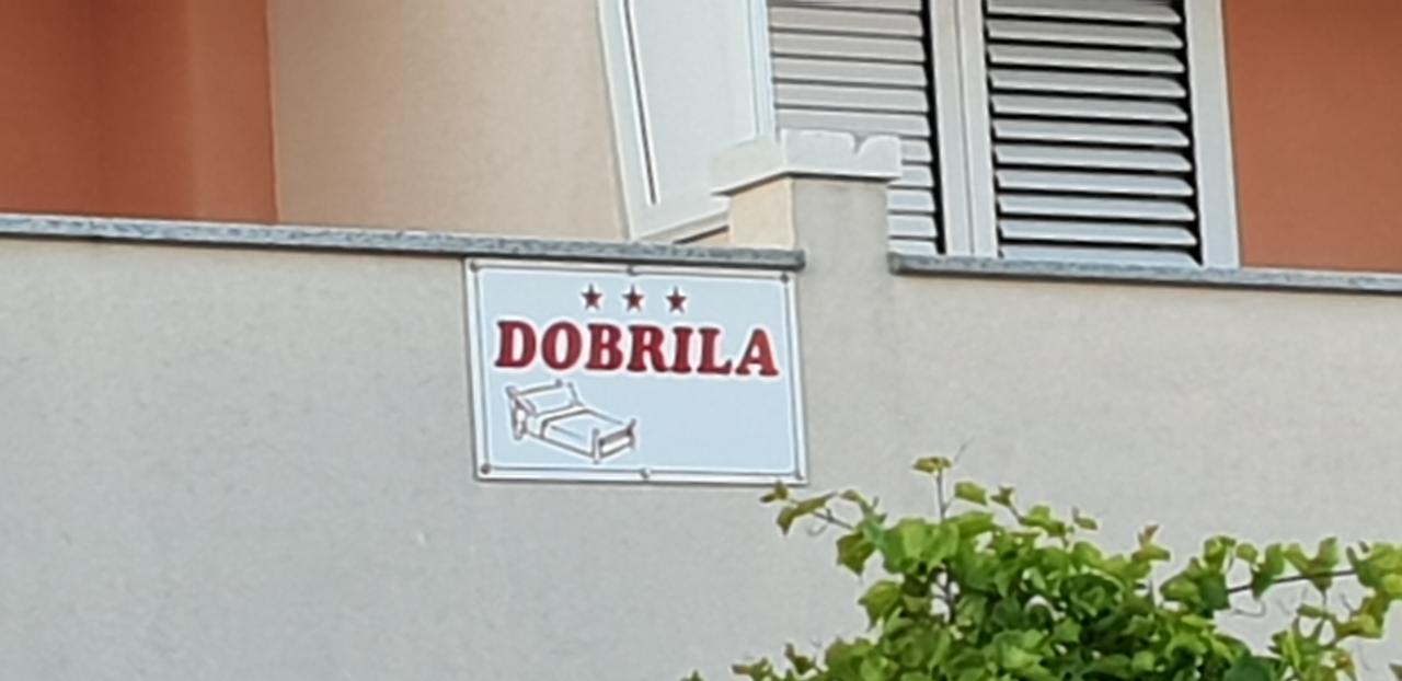 Apartments And Rooms Dobrila 耶尔萨 外观 照片