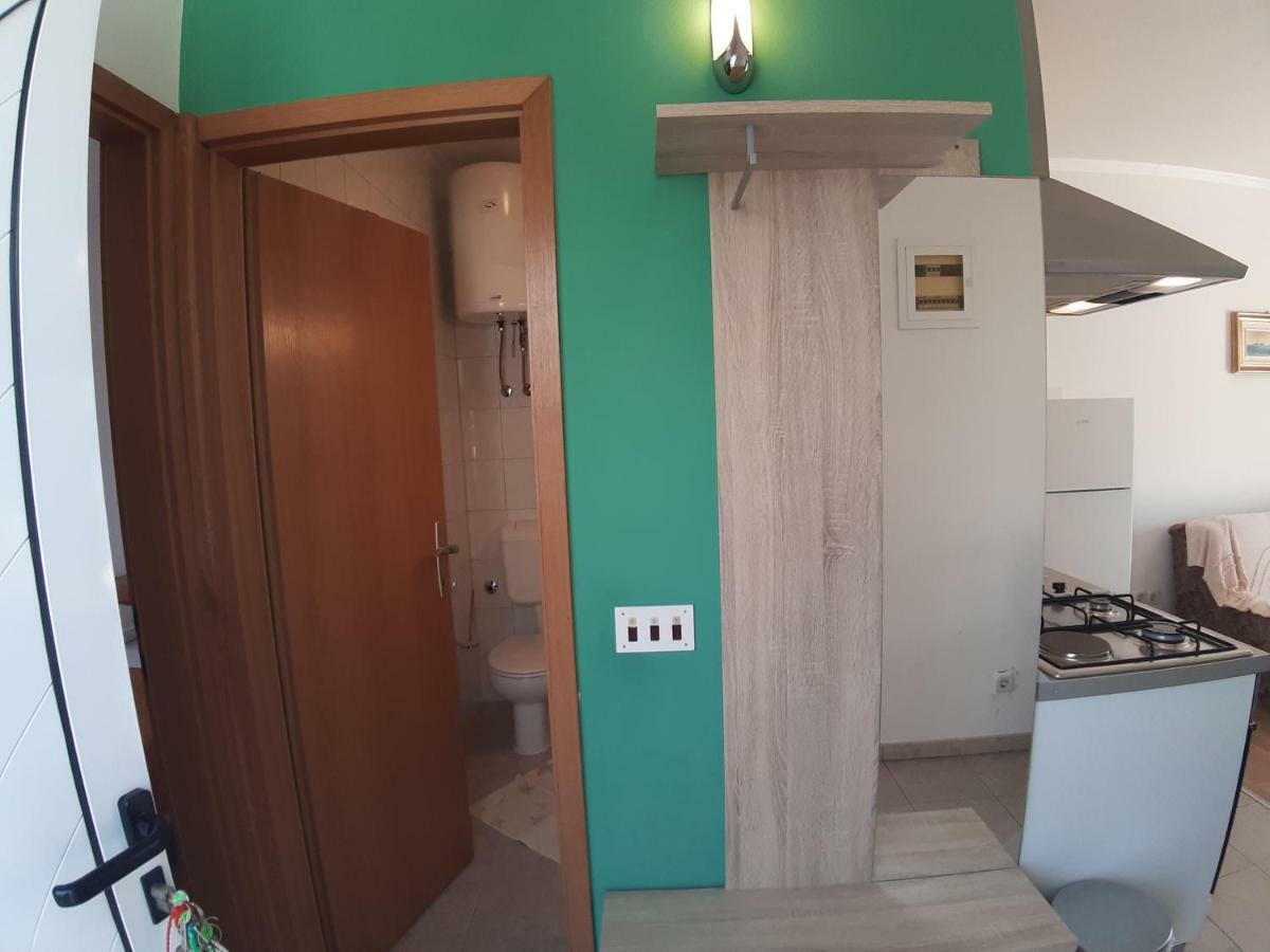 Apartments And Rooms Dobrila 耶尔萨 外观 照片