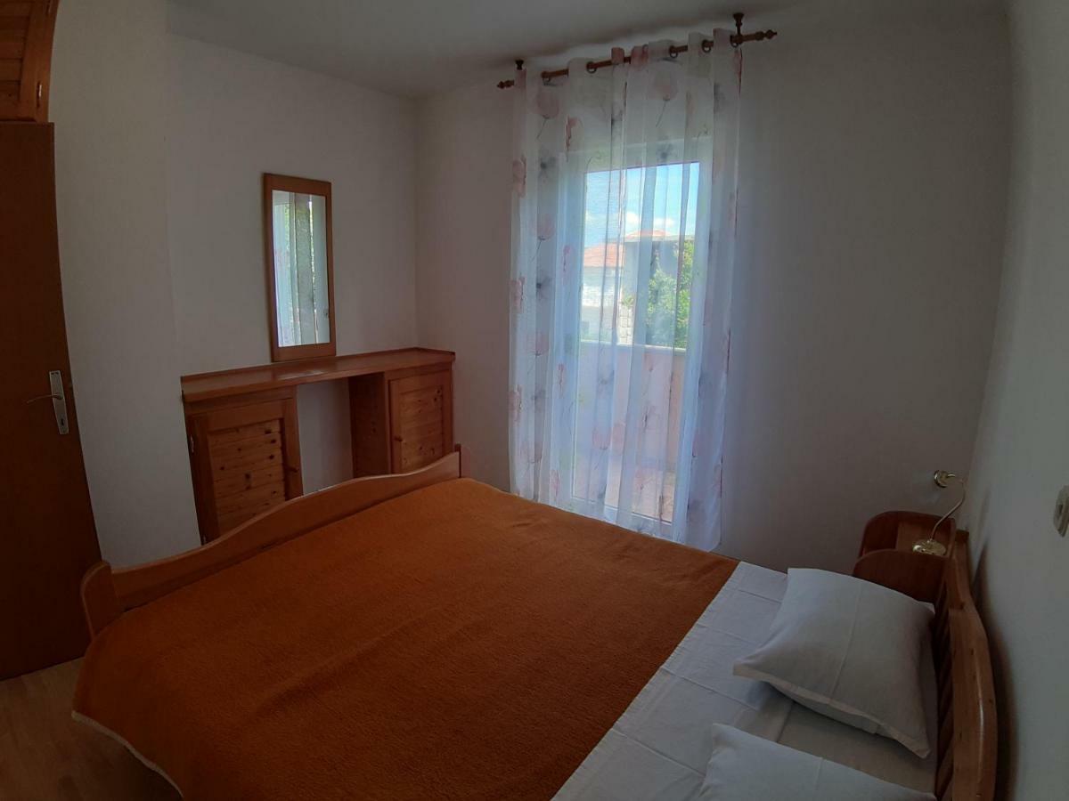 Apartments And Rooms Dobrila 耶尔萨 外观 照片