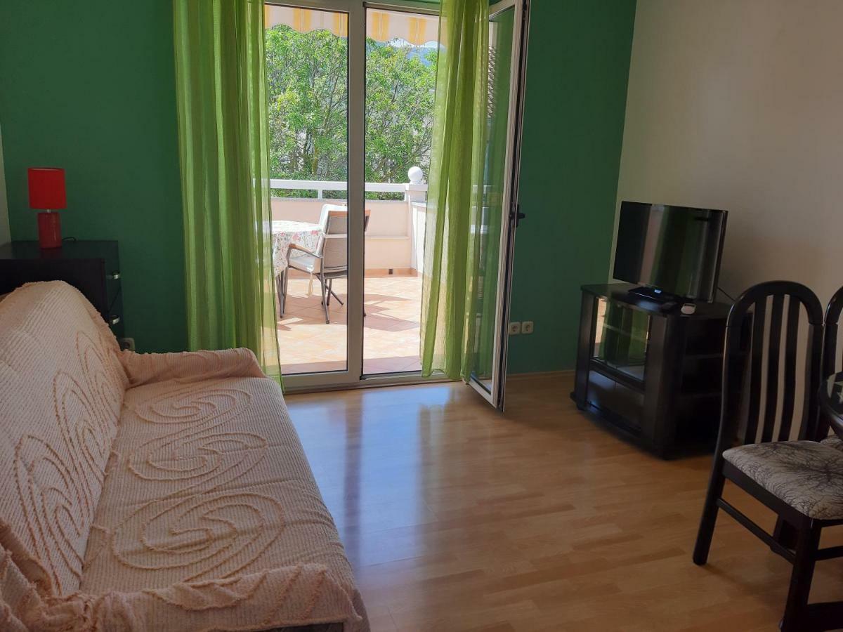 Apartments And Rooms Dobrila 耶尔萨 外观 照片