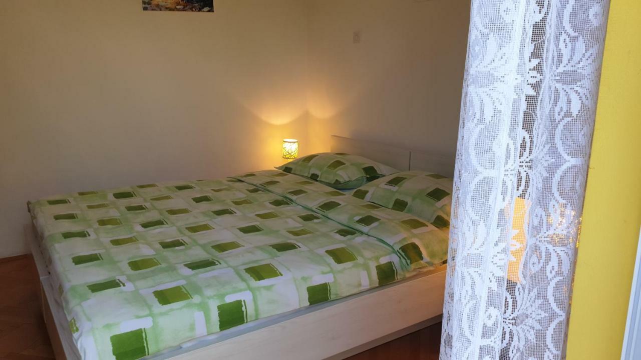 Apartments And Rooms Dobrila 耶尔萨 外观 照片